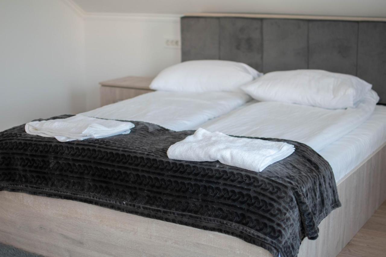 Casa Abiiani Hotel Oradea Ngoại thất bức ảnh