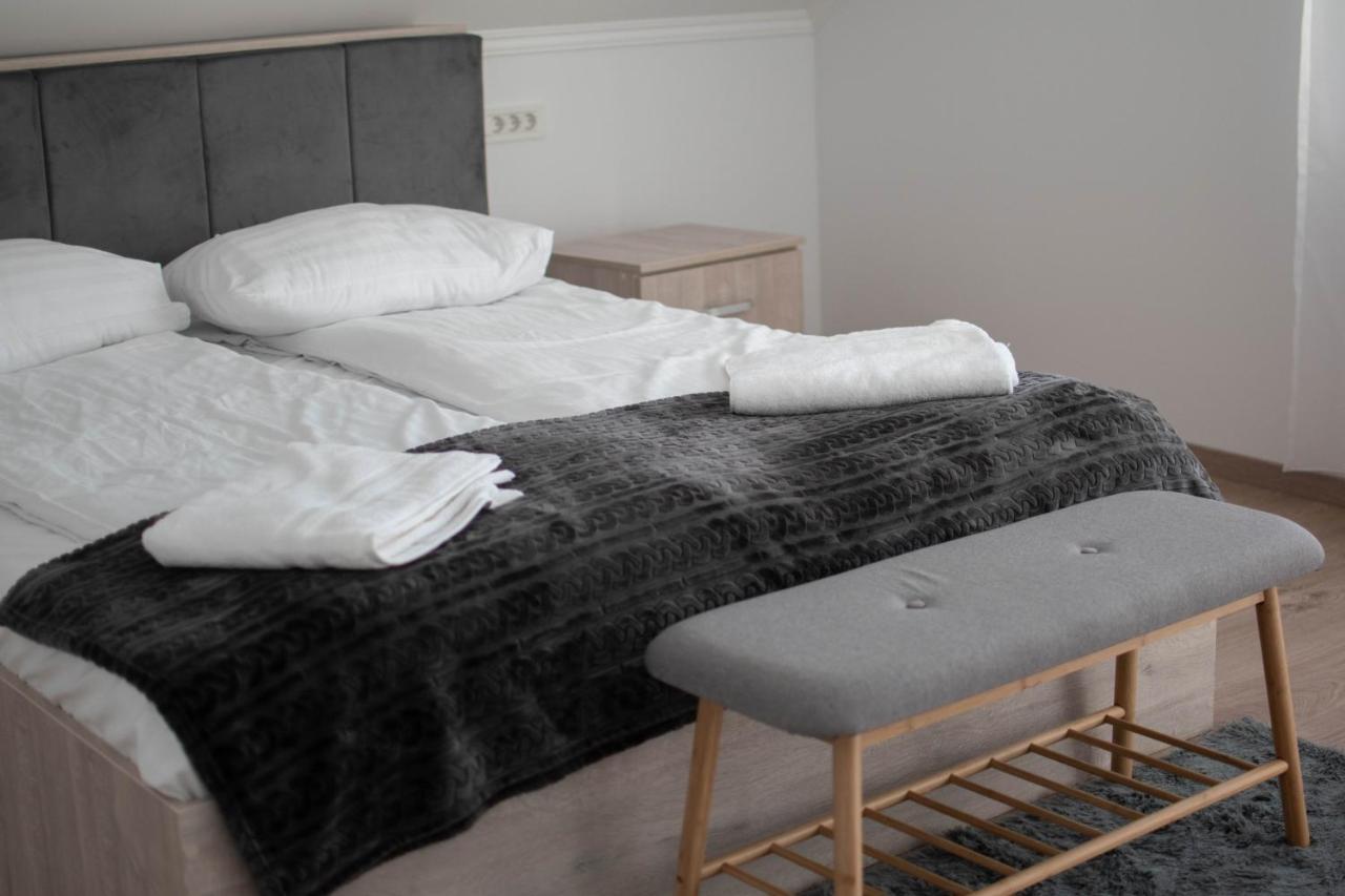 Casa Abiiani Hotel Oradea Ngoại thất bức ảnh