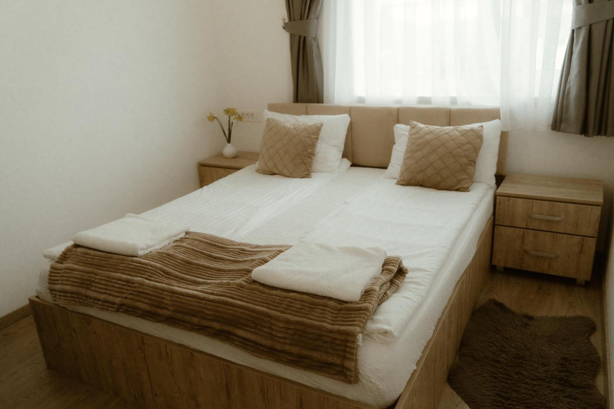 Casa Abiiani Hotel Oradea Ngoại thất bức ảnh