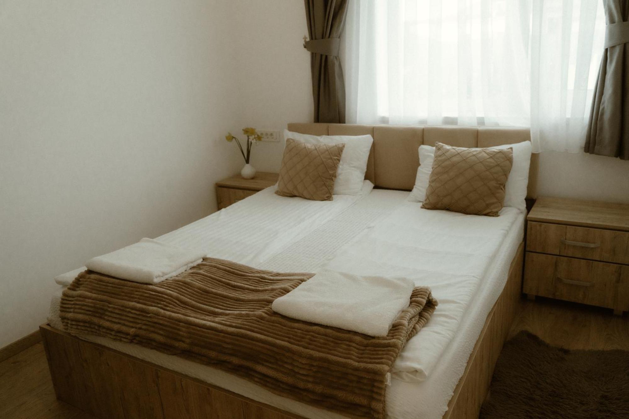 Casa Abiiani Hotel Oradea Ngoại thất bức ảnh
