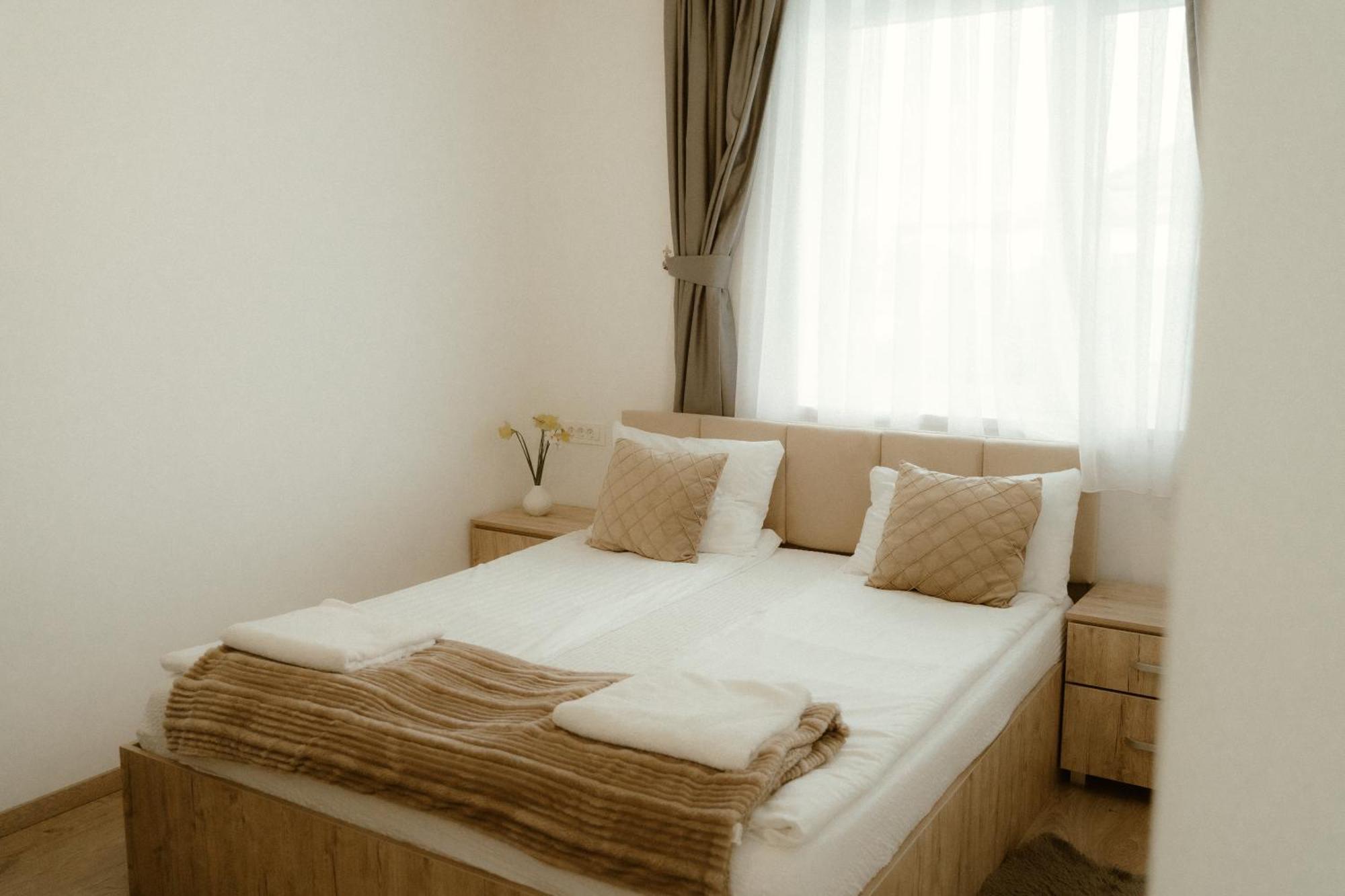 Casa Abiiani Hotel Oradea Ngoại thất bức ảnh