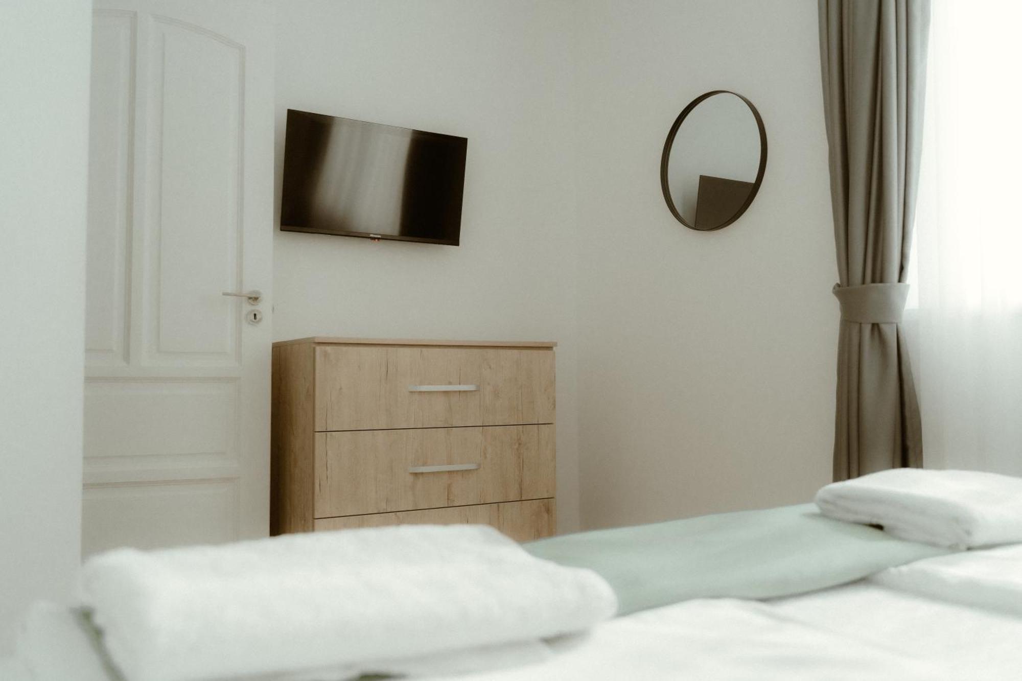 Casa Abiiani Hotel Oradea Ngoại thất bức ảnh