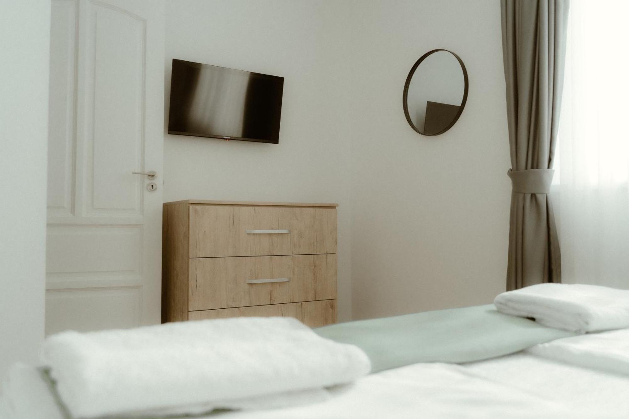 Casa Abiiani Hotel Oradea Ngoại thất bức ảnh
